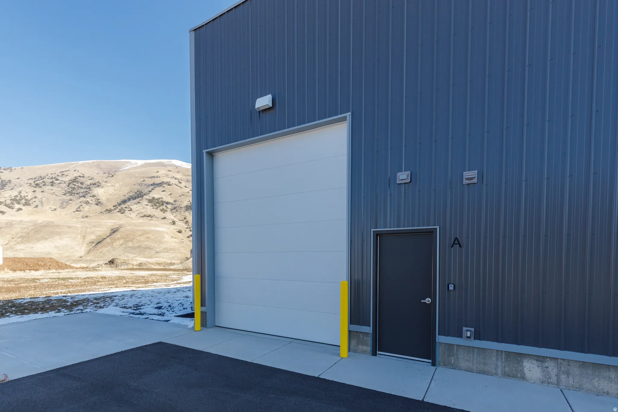 Garage featuring a mountain view