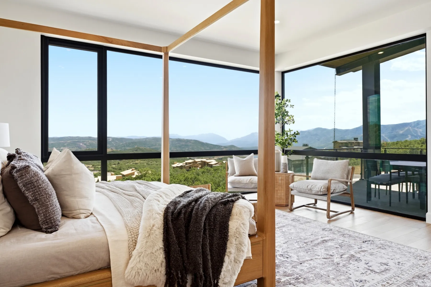 Light-filled room featuring expansive floor-to-ceiling windows, wood-finish flooring, and a recessed ceiling