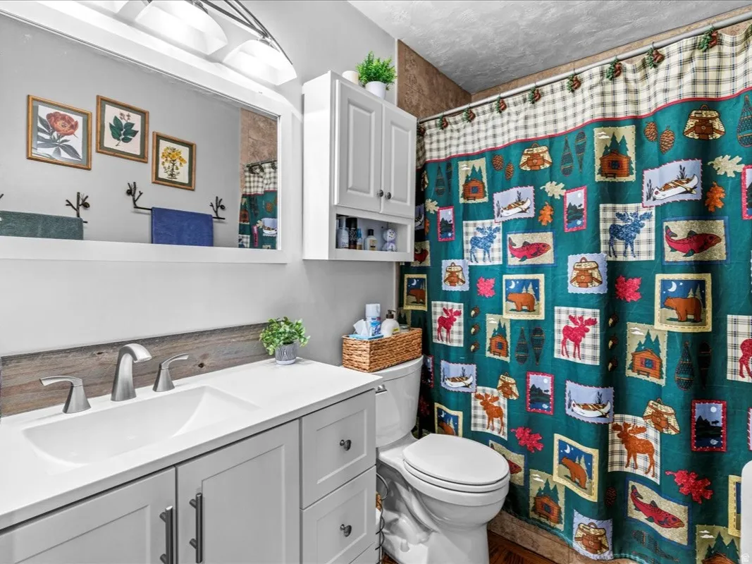 Full bath with vanity and a shower with shower curtain