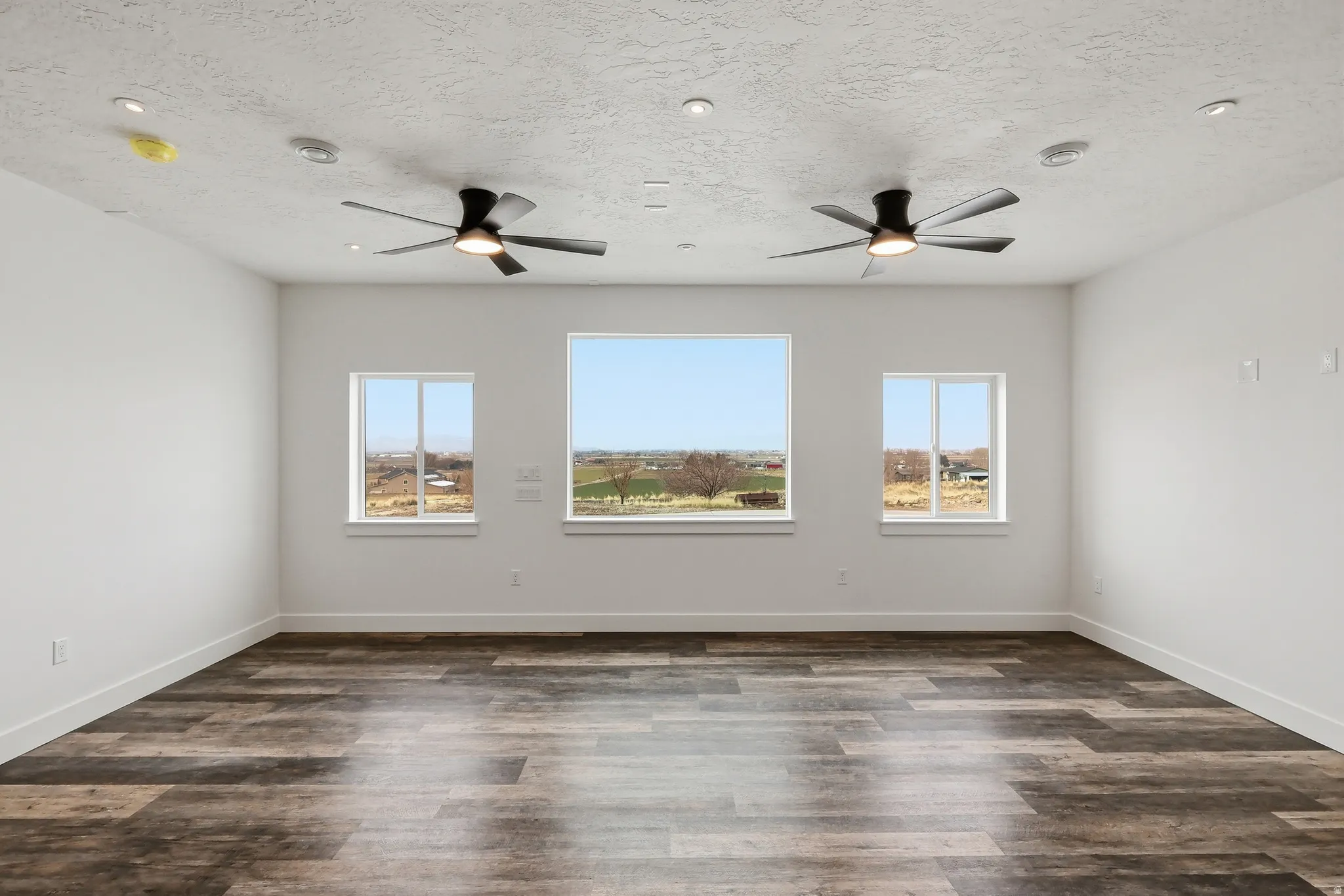 Large family room great for entertaining