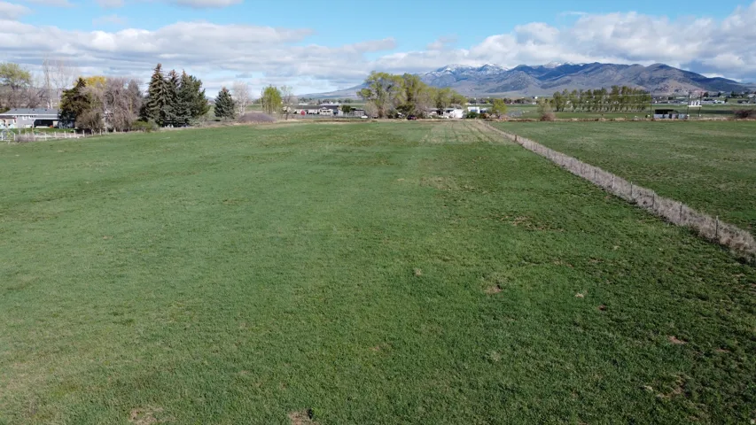 Surrounding community featuring a mountain view and a view of rural / pastoral area