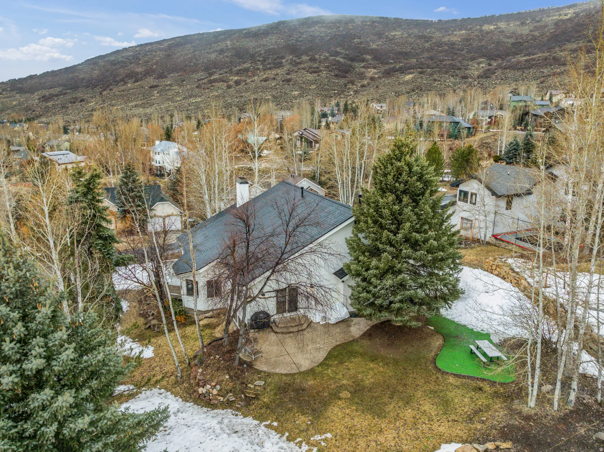 Snowy aerial view with a mountain view