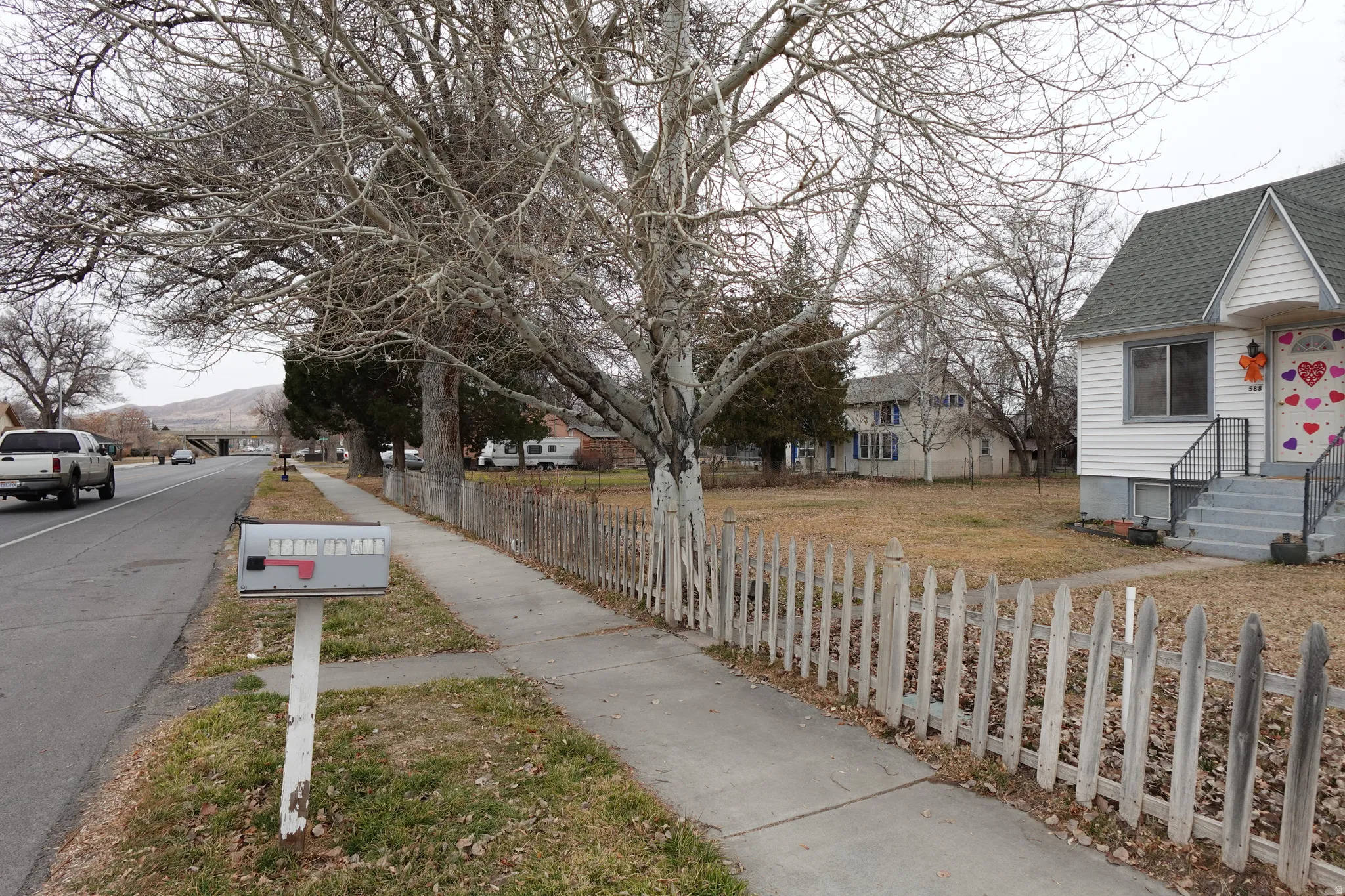View of yard featuring a residential view