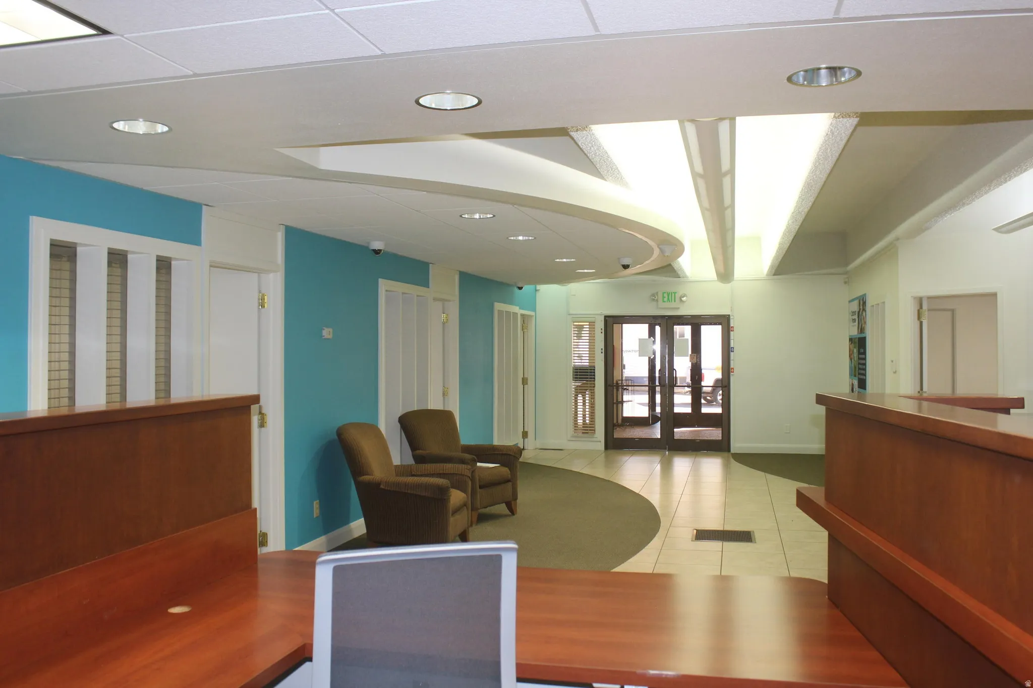 Reception area featuring recessed lighting