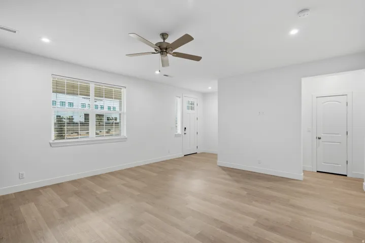 Unfurnished room featuring light wood-style flooring, a ceiling fan, and recessed lighting