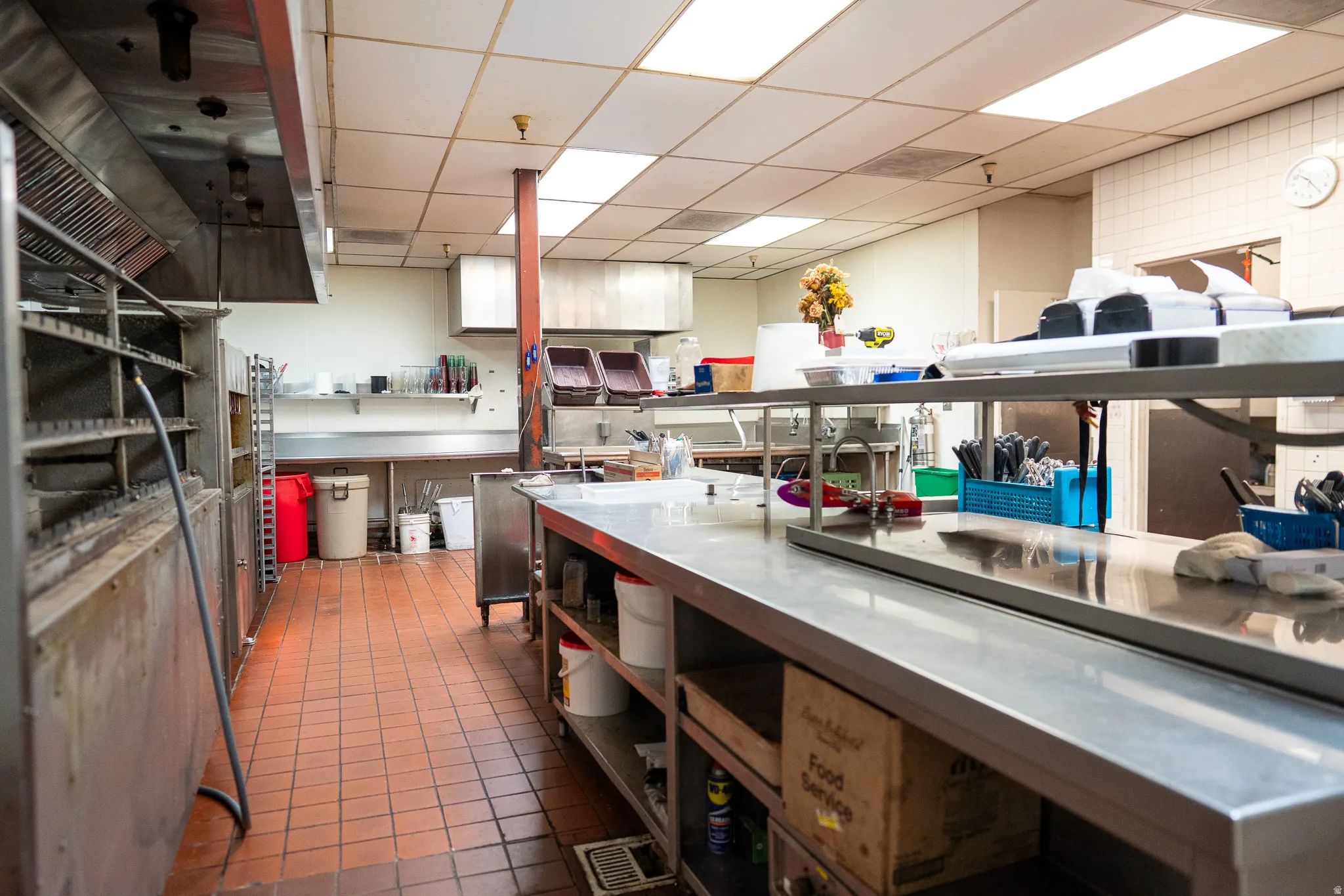 Kitchen featuring a drop ceiling