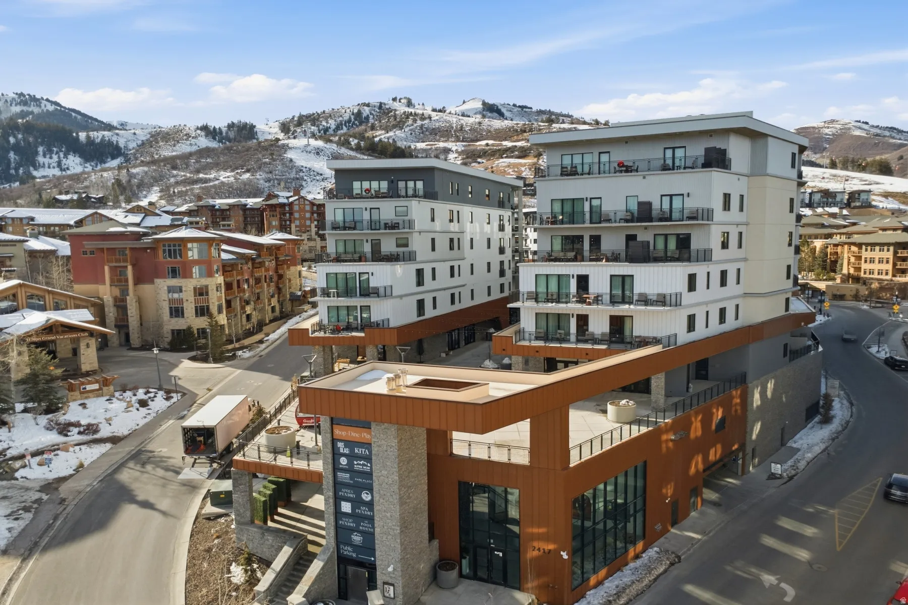 Snowy aerial view featuring a mountain view