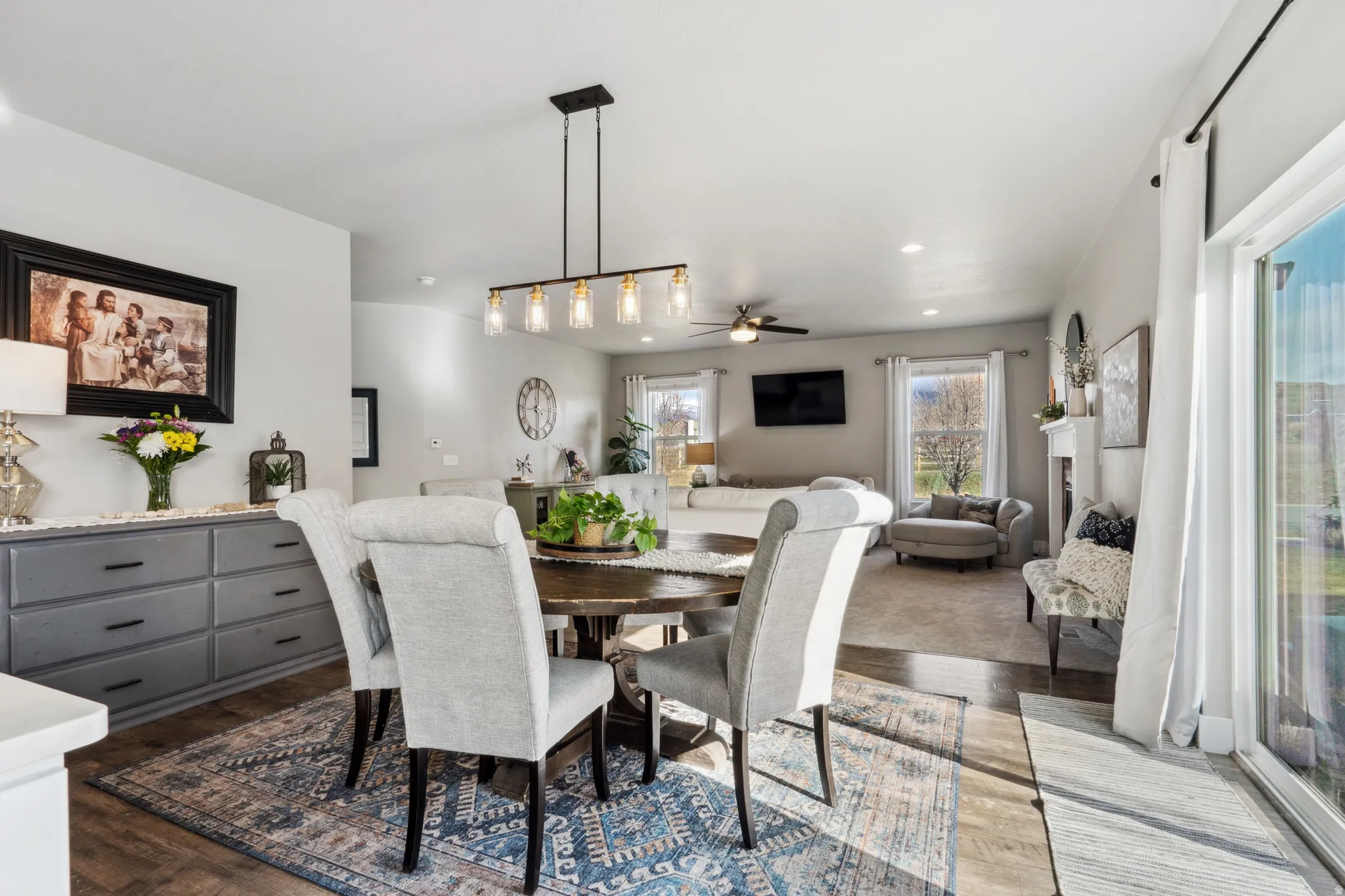 Dining area featuring dark wood finished floors, ceiling fan, and recessed lighting