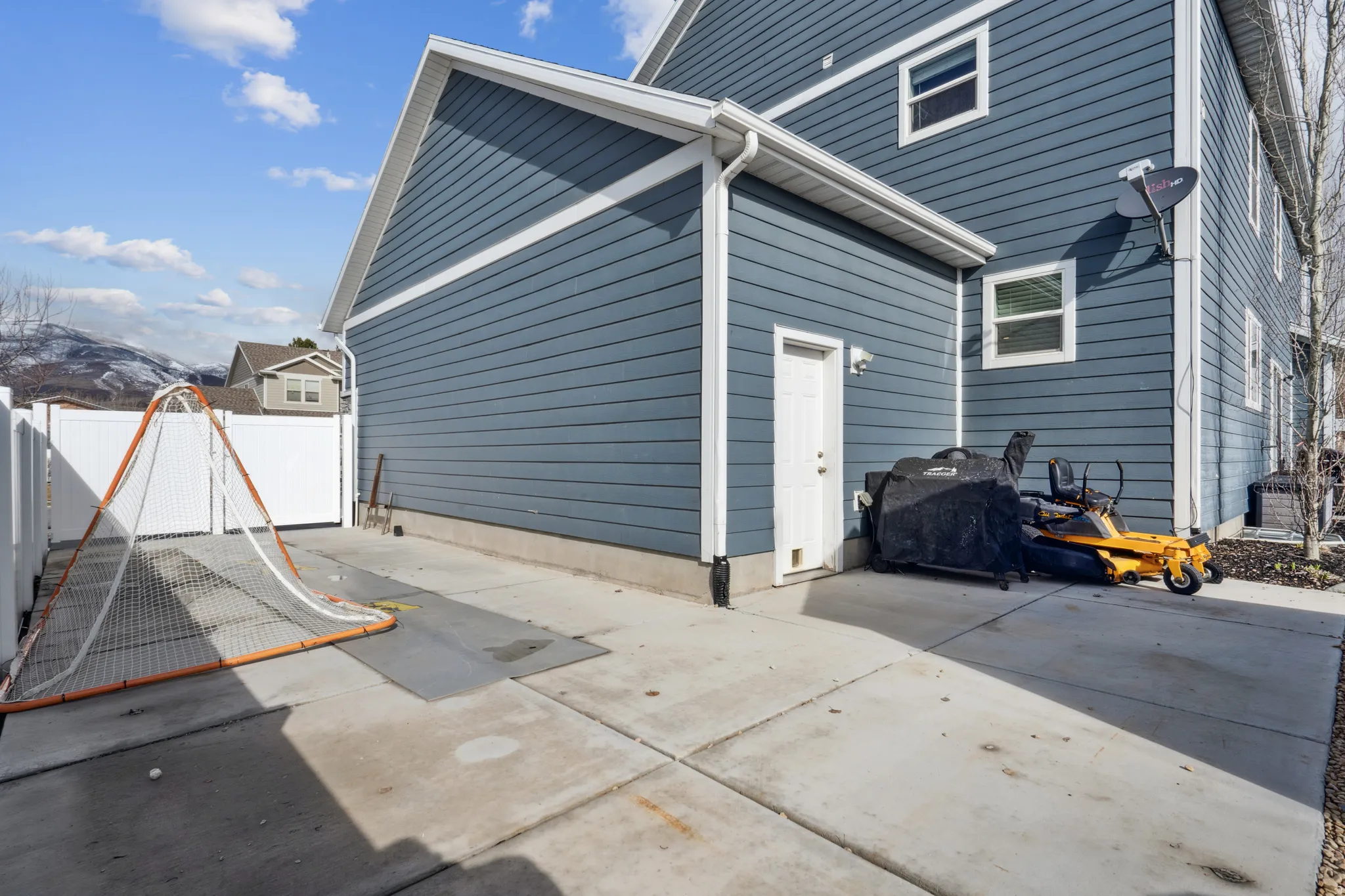 View of home's exterior