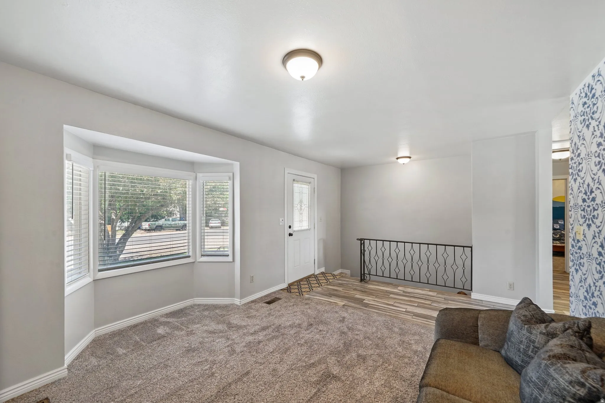 Entryway featuring carpet floors and baseboards