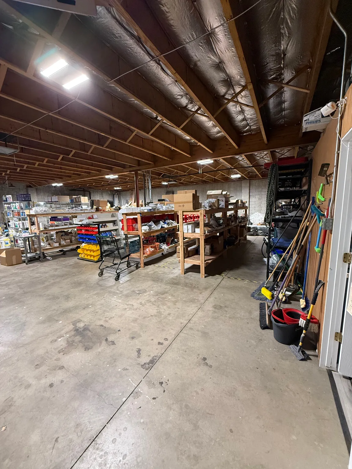 Miscellaneous room featuring a workshop area