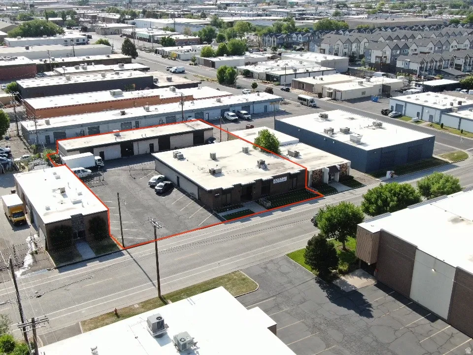Aerial view of property's location featuring property boundaries highlighted and industrial structures