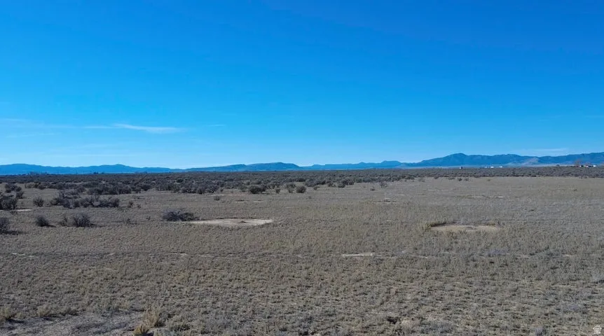 Mountain view with a desert landscape