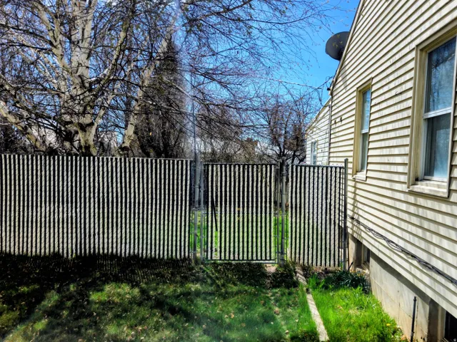 View of home's exterior
