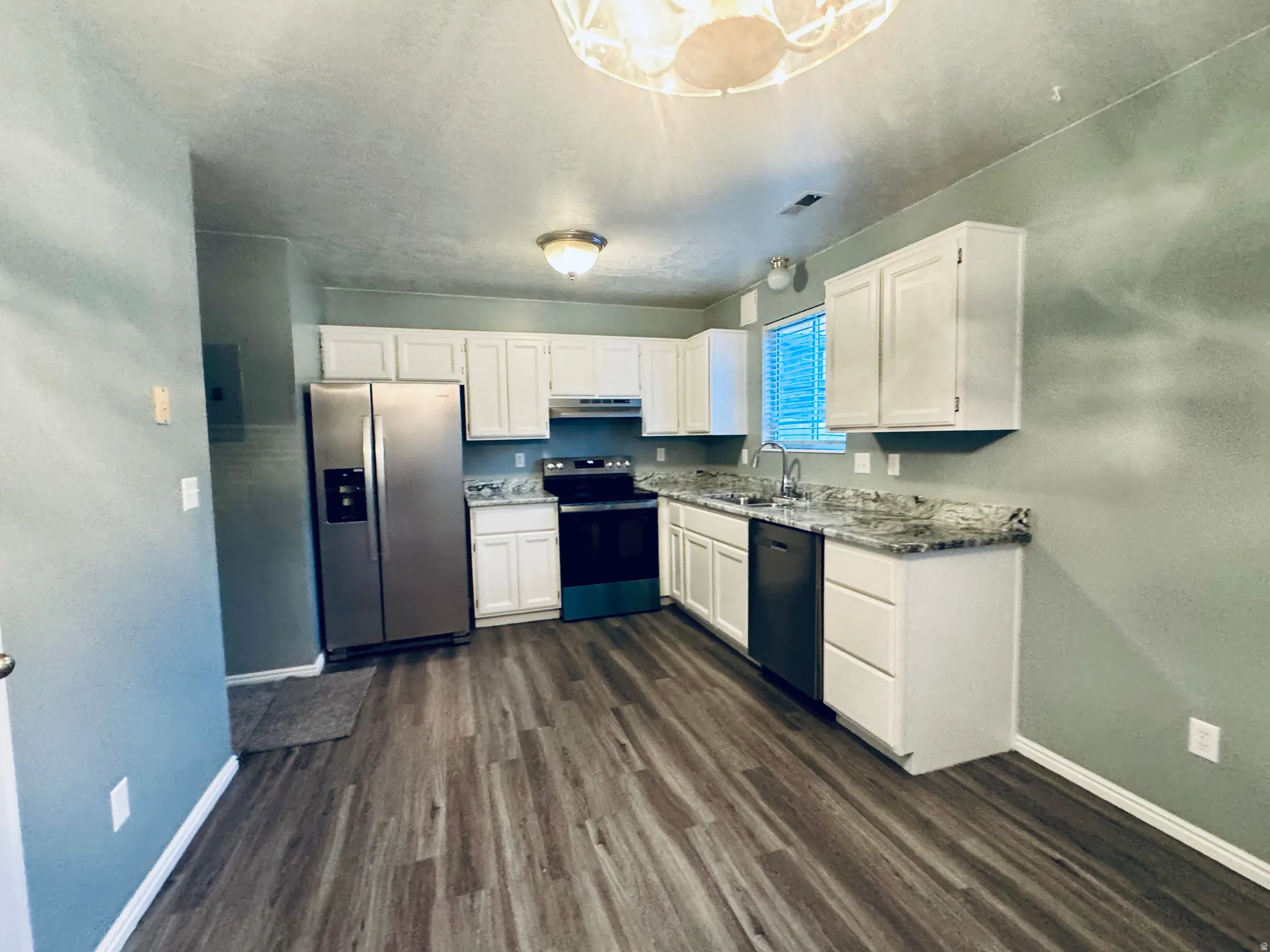 Updated Kitchen with Granite Counter tops & New Stainless Appliances