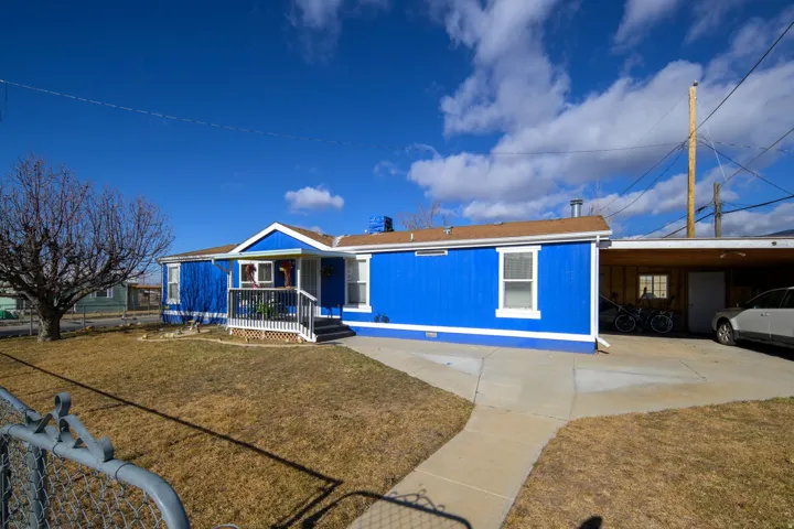 Ranch-style house with a carport, a porch, and crawl space