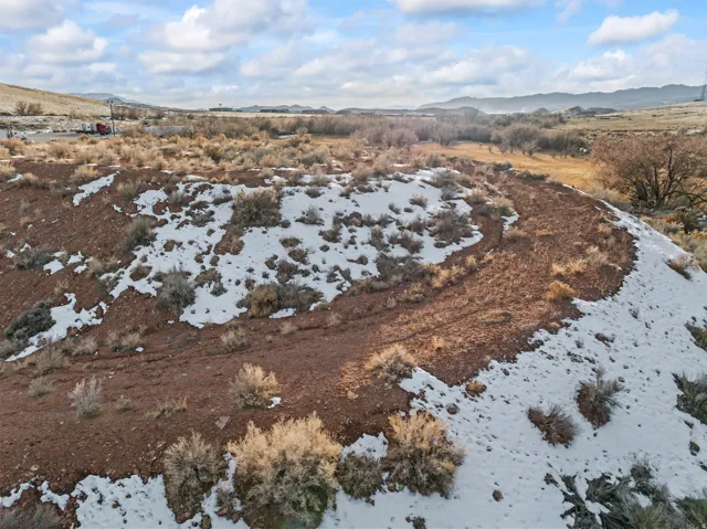 Snowy aerial view featuring a mountain view