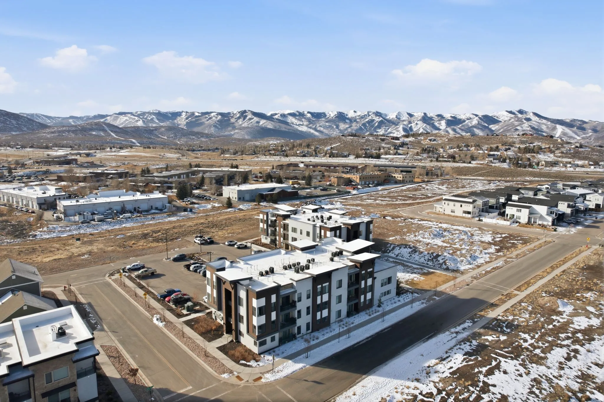 Snowy aerial view with a mountain view