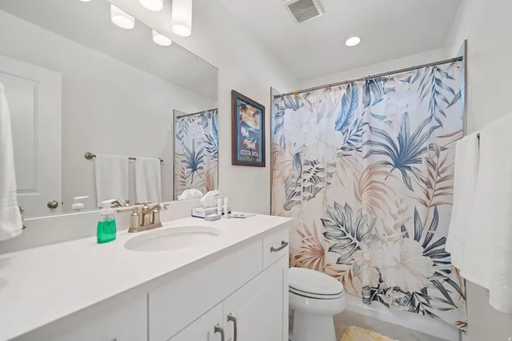Full Bathroom with Tub Shower
