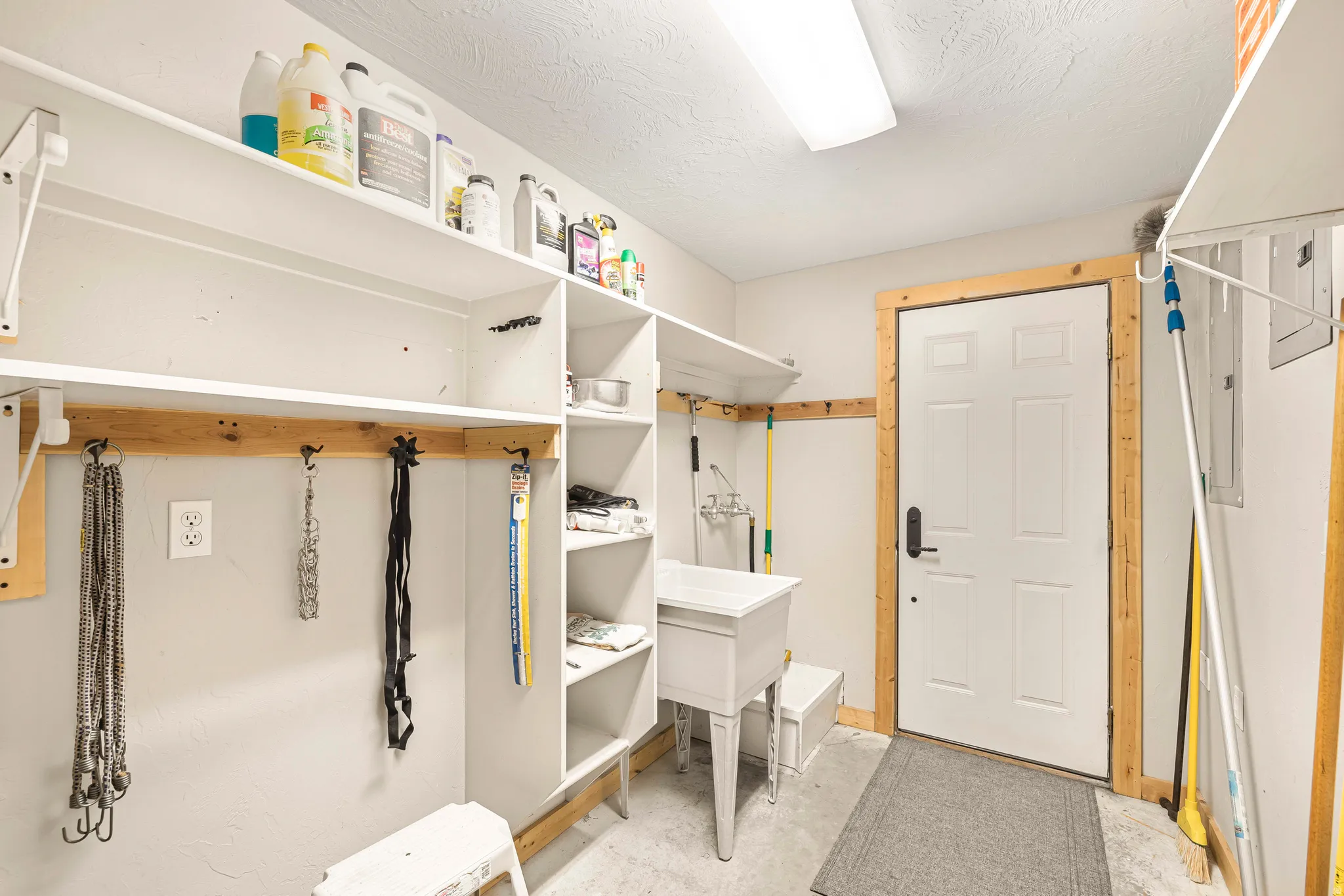 Laundry area with a textured ceiling