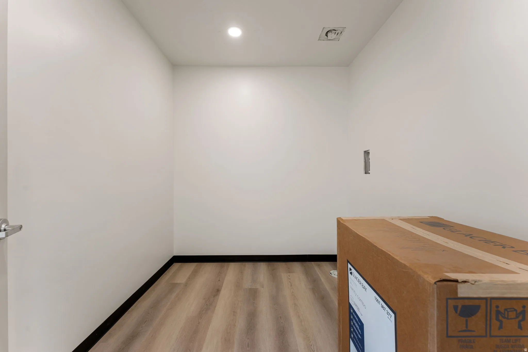 Unfurnished room featuring light wood-type flooring and recessed lighting