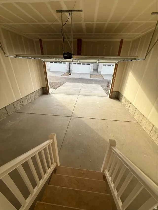 Stairs with concrete flooring