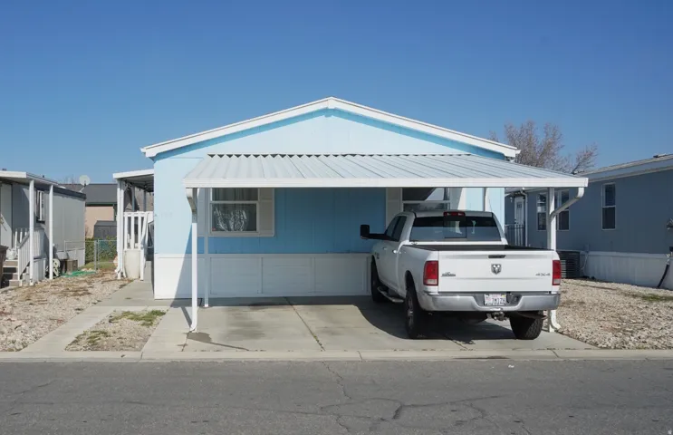 Manufactured / mobile home featuring a metal roof