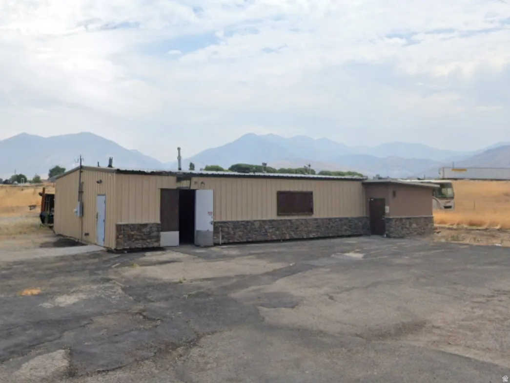 Existing 2,000 SF Industrial Building