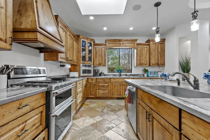 Kitchen – Double Ovens & Generous Prep Space