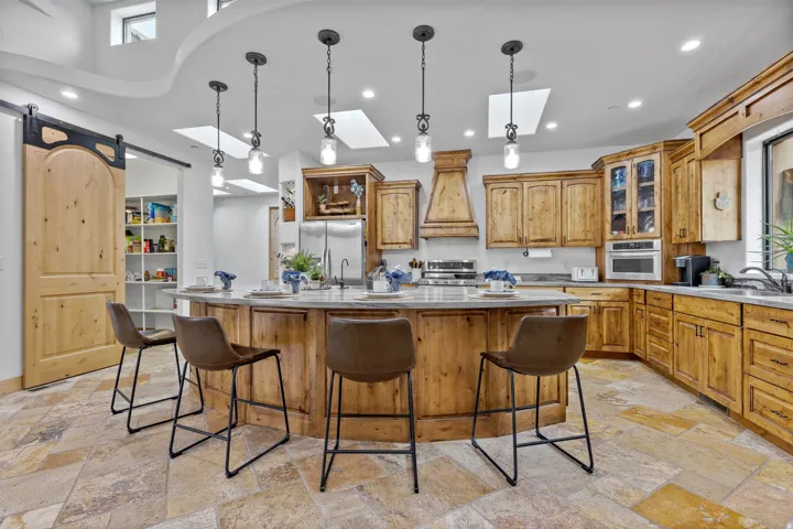 Chef's Kitchen – Large Walk-In Pantry