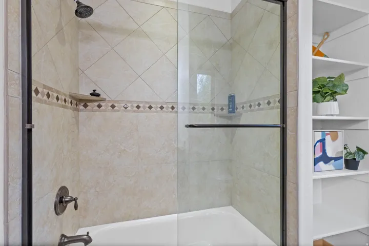 Bedroom #2 - Full Bathroom, Shower/Tub