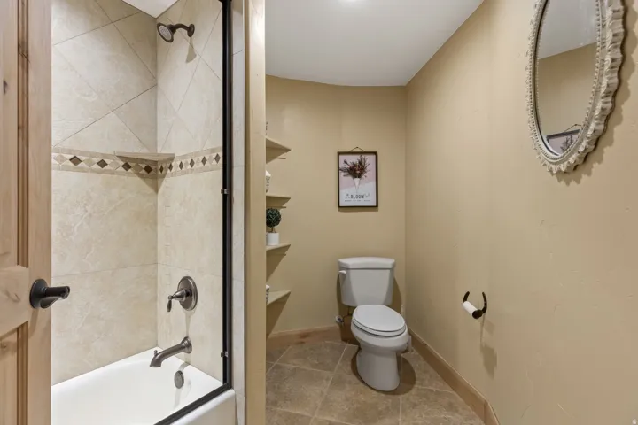 Lower Level - Full Bathroom, Shower/Tub