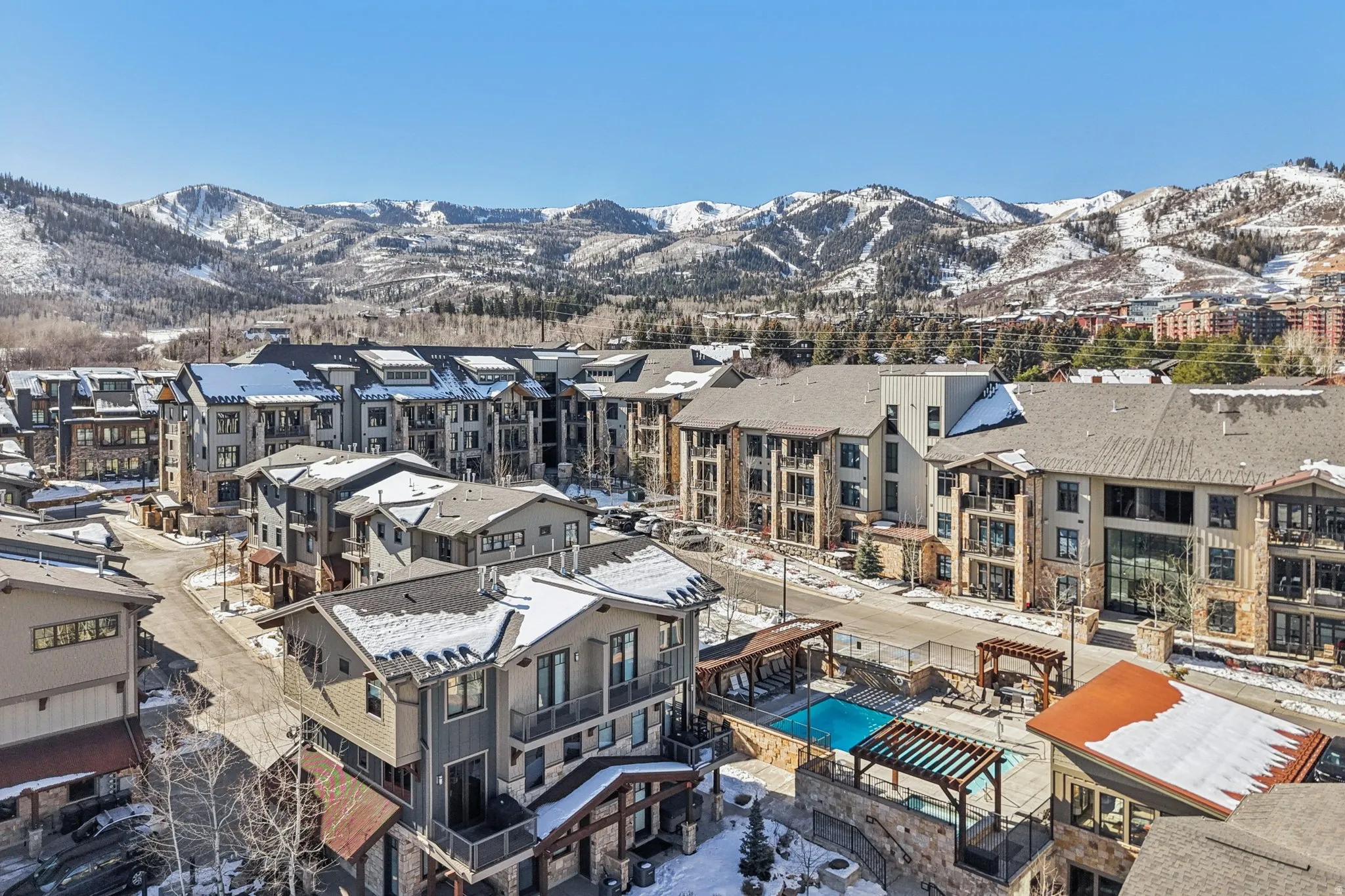 Snowy aerial view with a mountain view