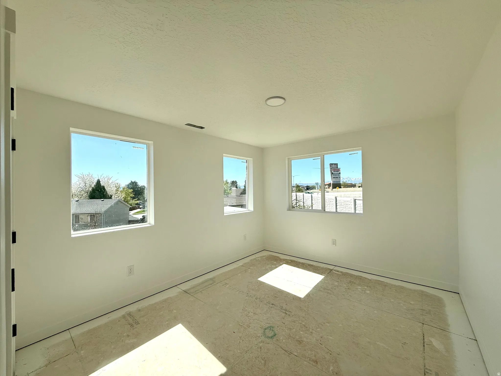 Empty room featuring a textured ceiling