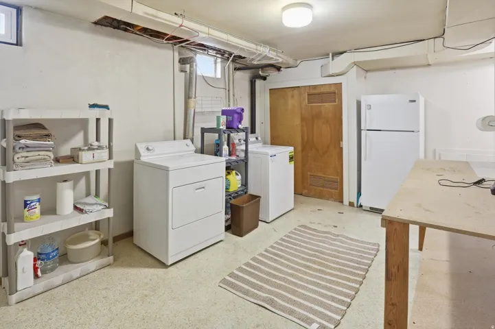 Washroom with washer and dryer