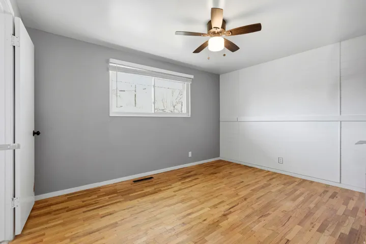 Upstairs primary bedroom with en suite 3/4 bathroom