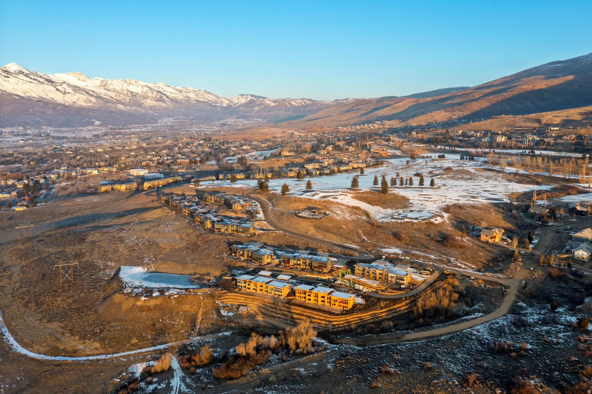 Snowy aerial view featuring a mountain view
