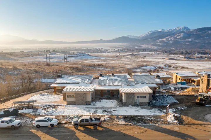 Snowy aerial view with a mountain view