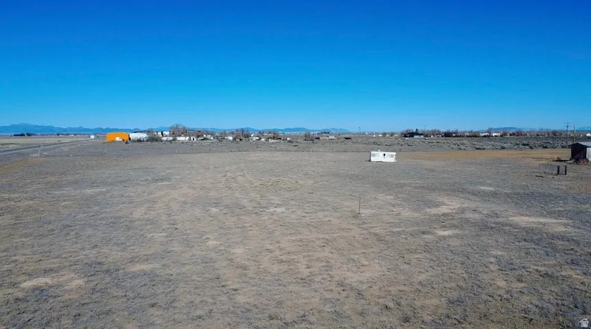 View of yard featuring a mountain view