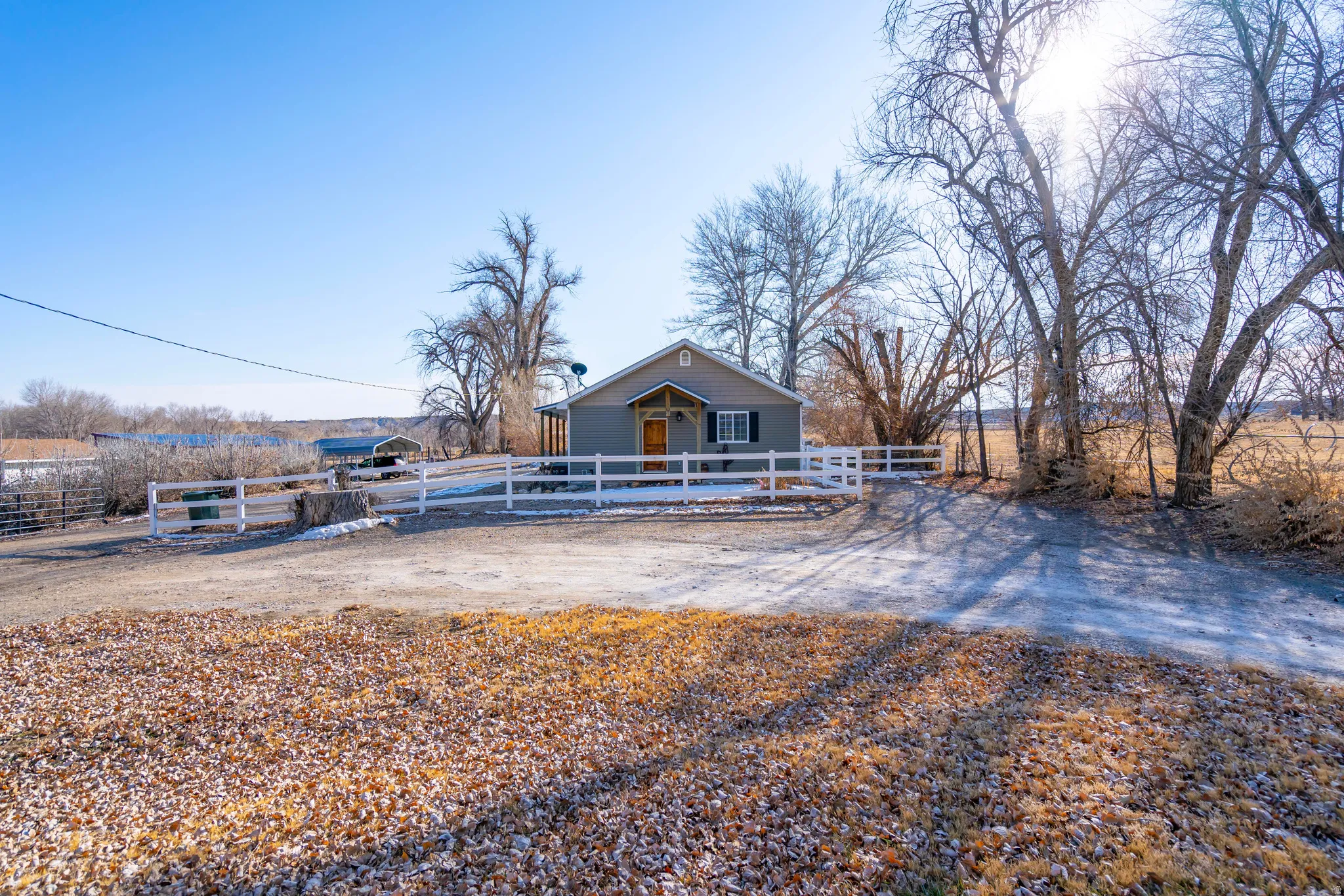 View of yard with an outbuilding