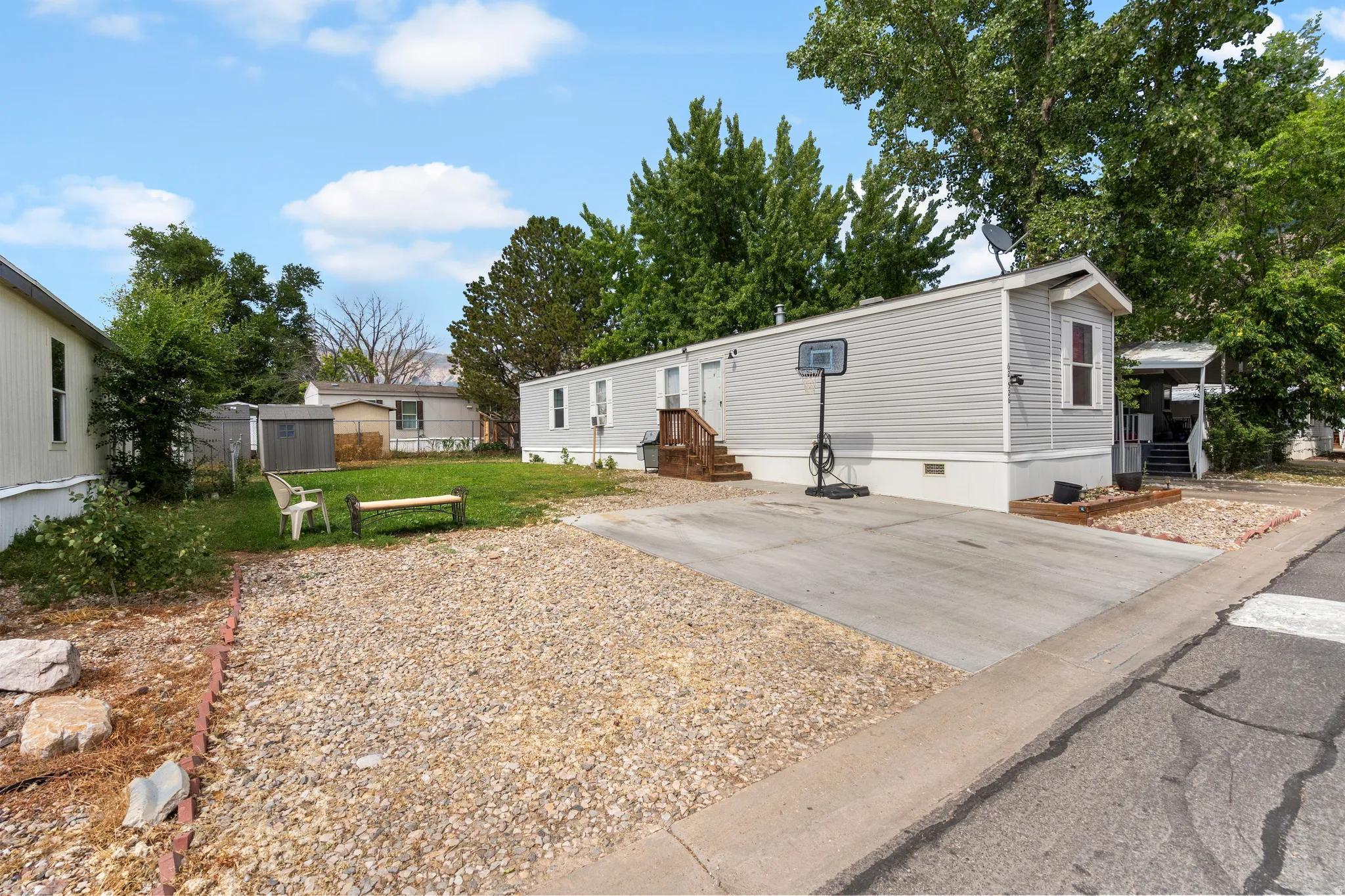 Manufactured / mobile home with crawl space