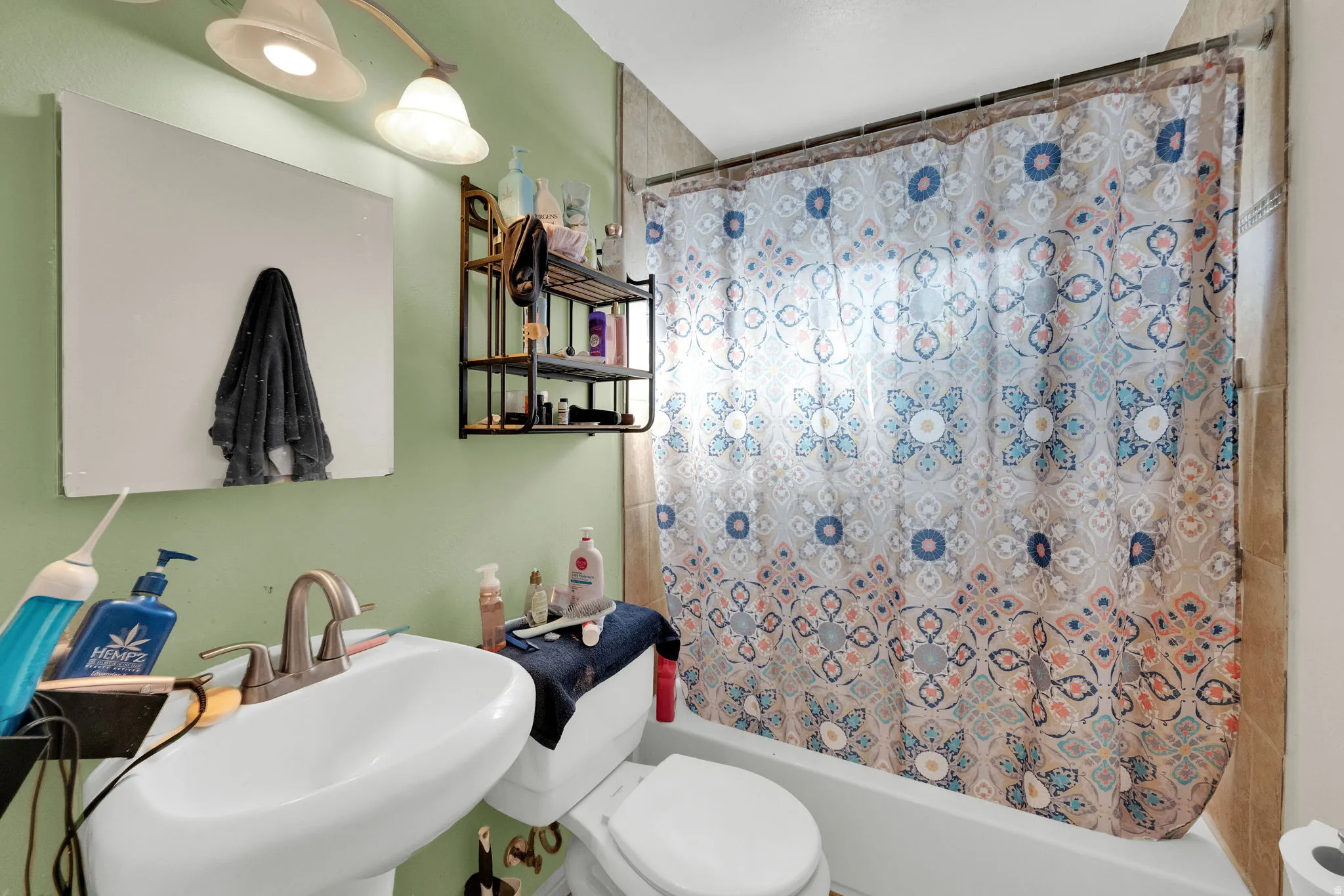 Full bathroom with toilet and shower / bath combo with shower curtain