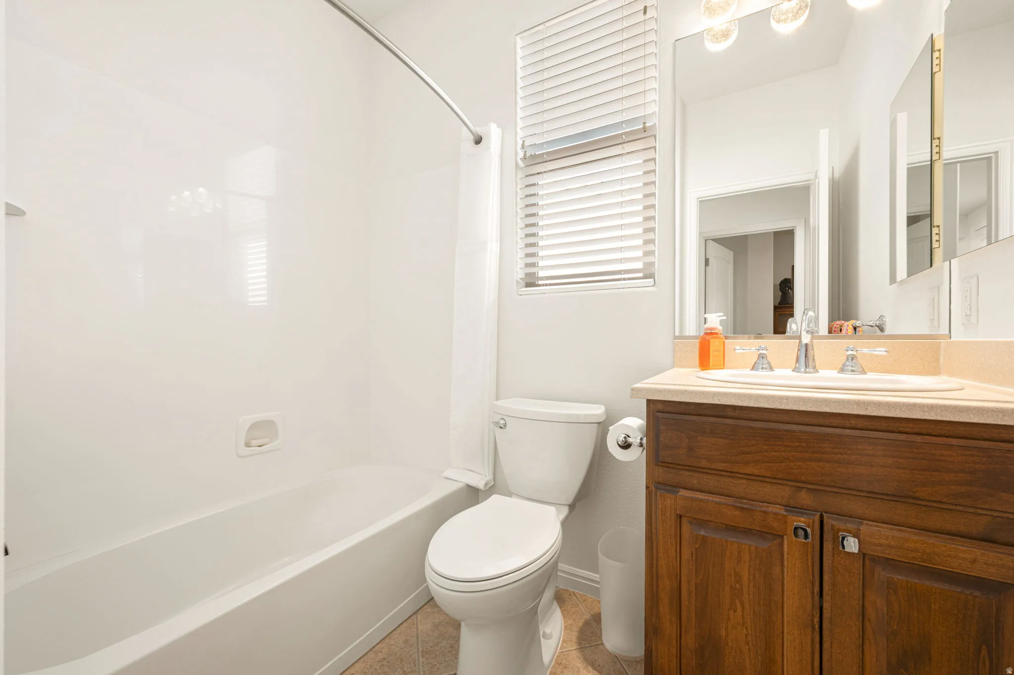 Guest Bathroom adjacent to Bedroom 4