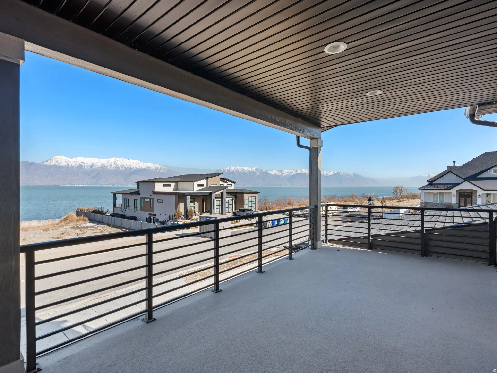 Balcony with a mountain view, access via the primary bedroom