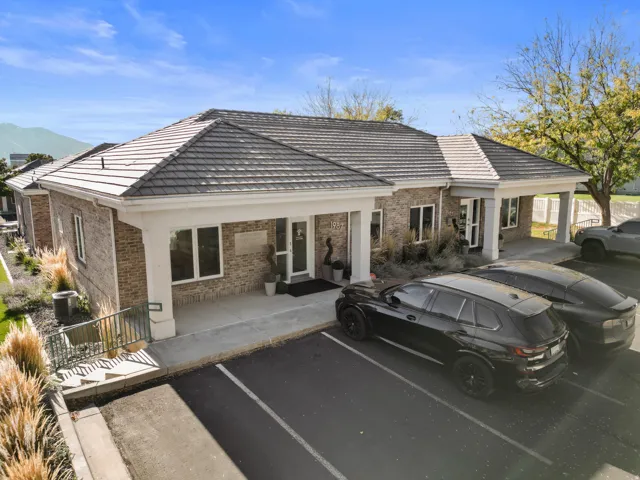 1989 is the suite on the left both up and downstairs.