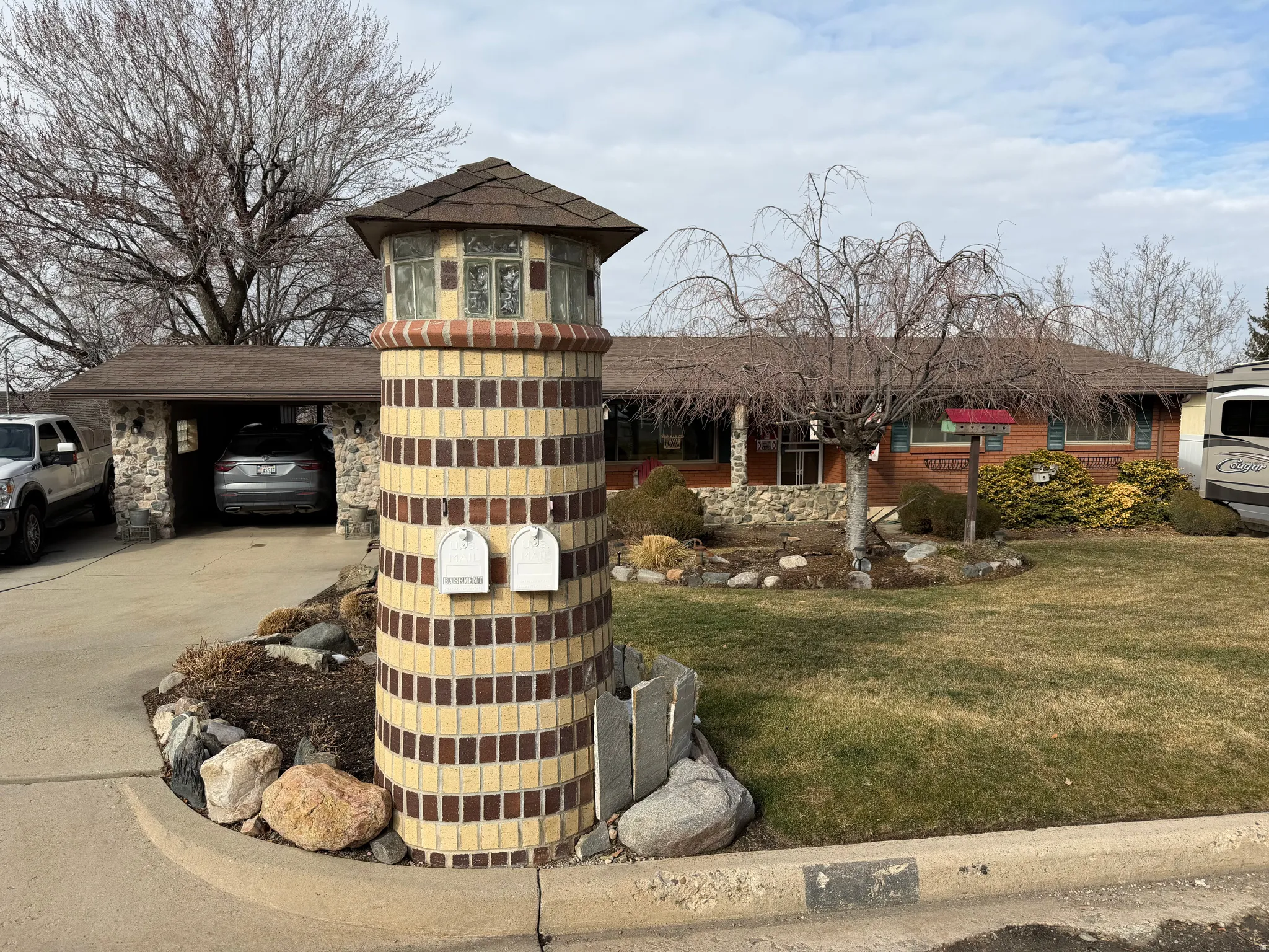 View of front of house featuring a front lawn, driveway, and a shingled roof