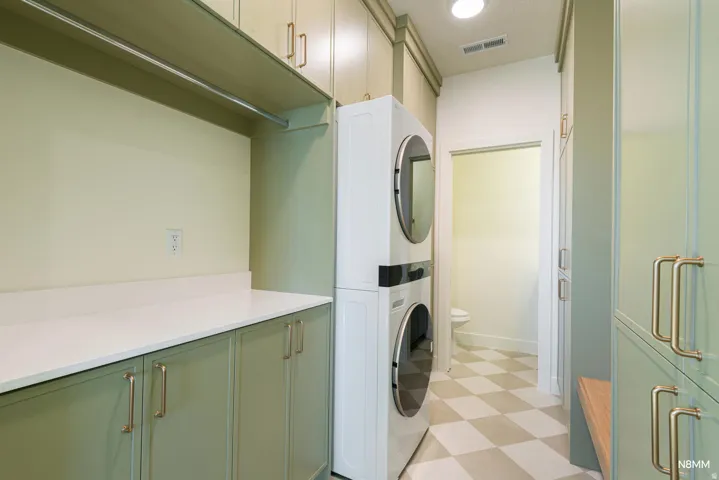 Mud room/ Laundry