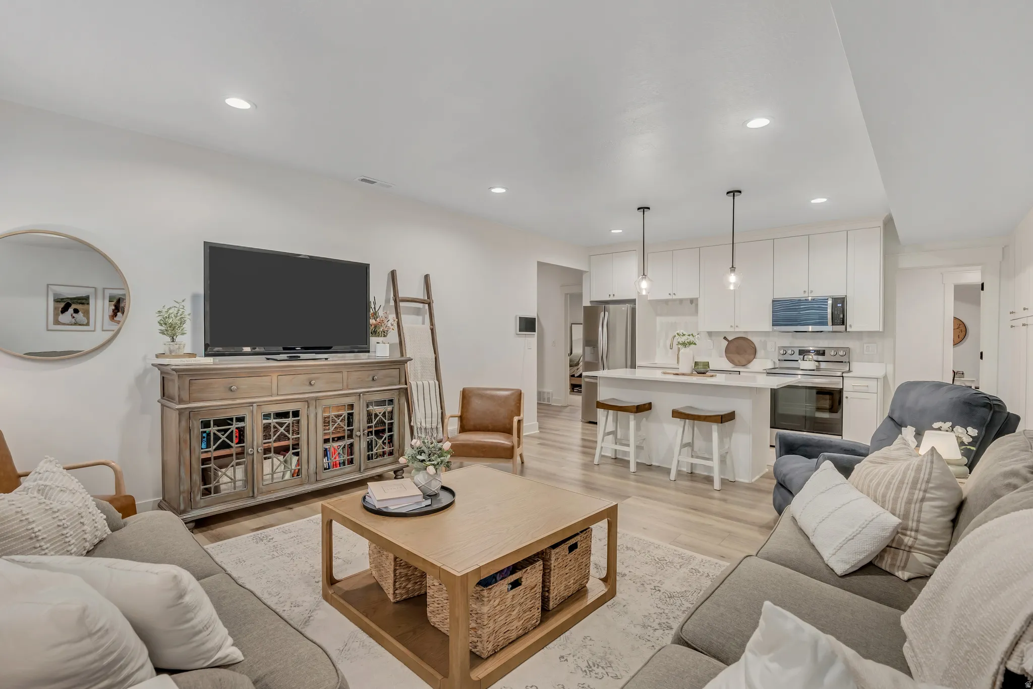 Basement mother in law family room and kitchen