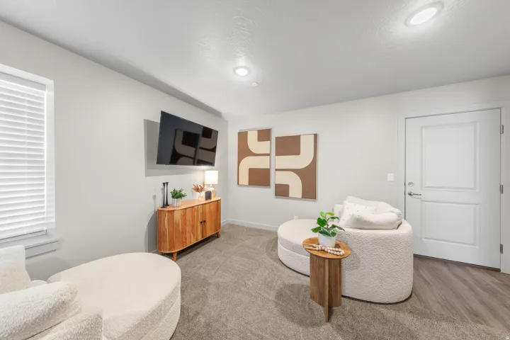 Sitting room with baseboards