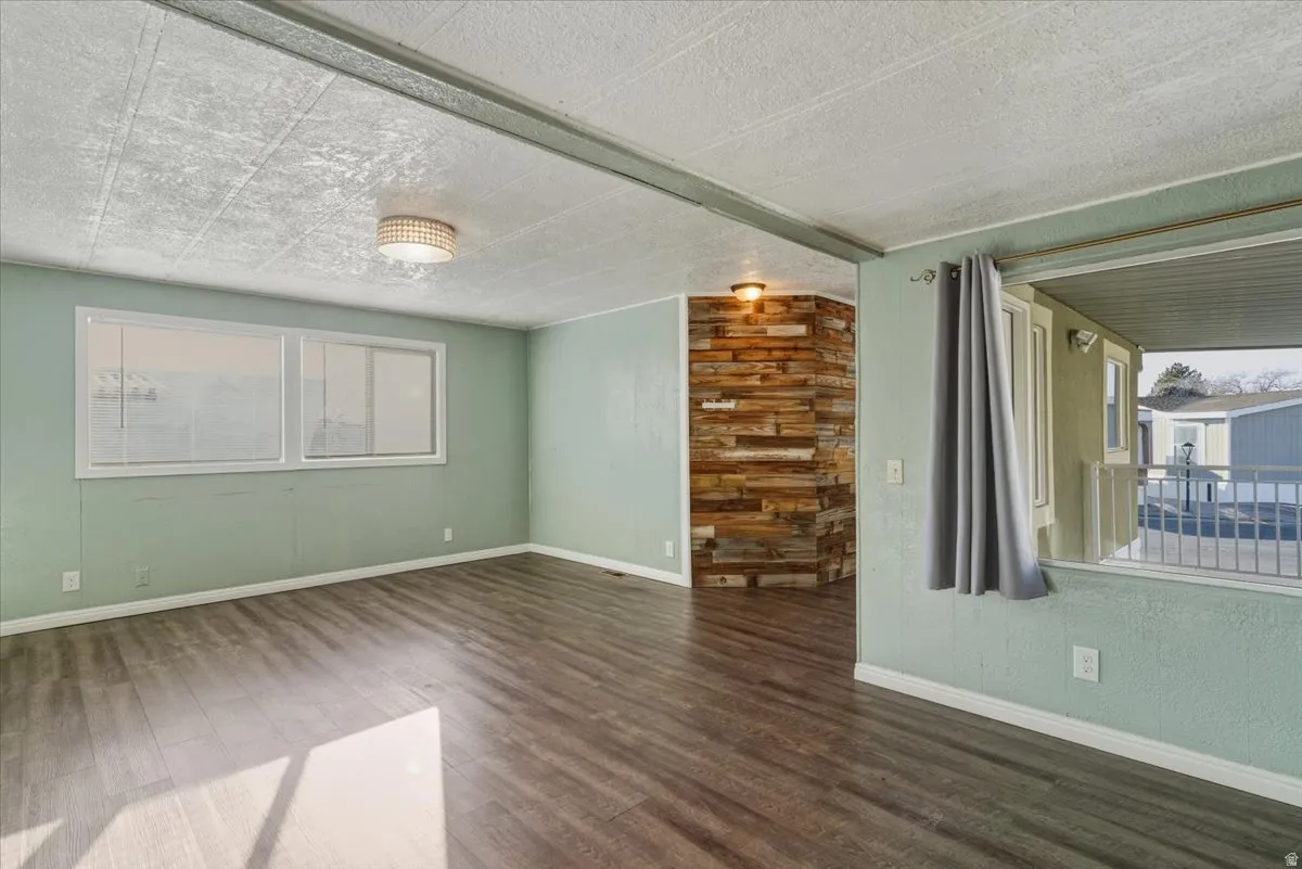 This expansive open-concept space offers the ultimate flexibility. Whether you’re hosting movie night or tackling a project at your desk, the intuitive layout accommodates both a cozy lounge and a productive workspace.